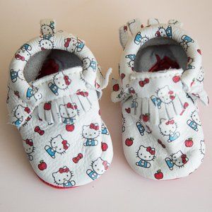 Freshly Picked White/Hello Kitty moccasins